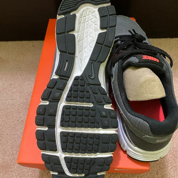 Nike shoes size 3.5Y - Picture 4 of 6